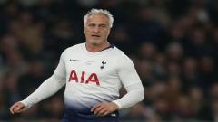 David Ginola playing in a Spurs legends match